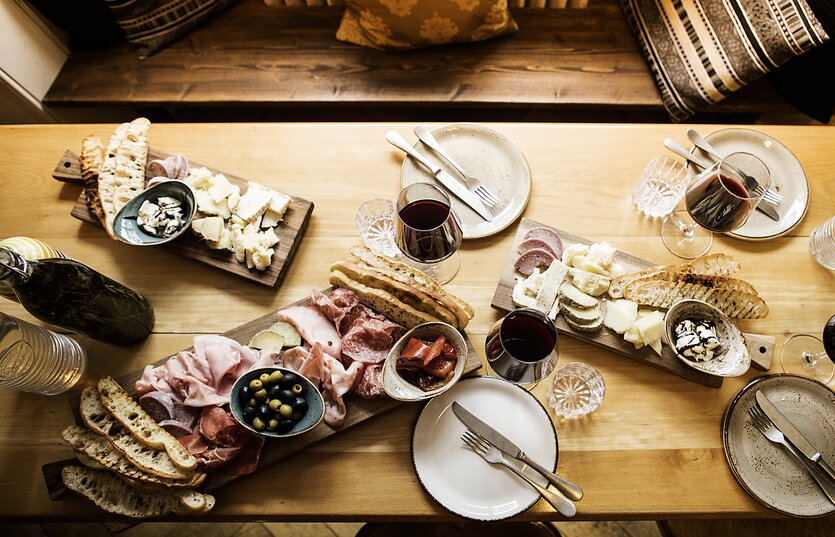 Kalte Platte mit Fleisch und Käse. | © Davos Klosters Mountains