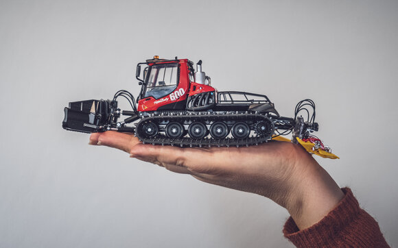 Präsentation einer Miniaturansicht eines Pistenbully | © Davos Klosters Mountains 