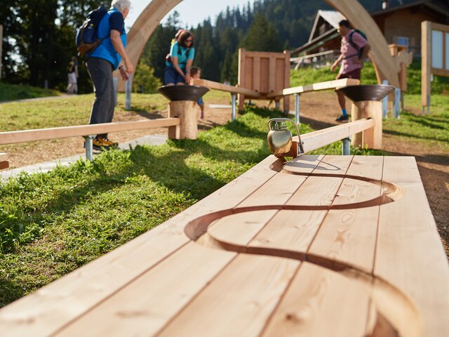 Grosse Kugelbahn aus Holz  | © Davos Klosters Mountains
