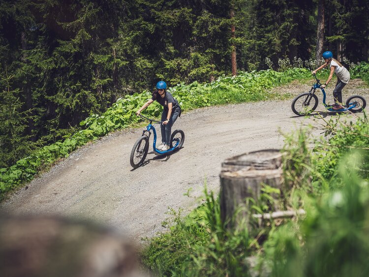 Scooters enjoy the rapid descent on the Rinerhorn in Davos. | © Davos Klosters Mountains