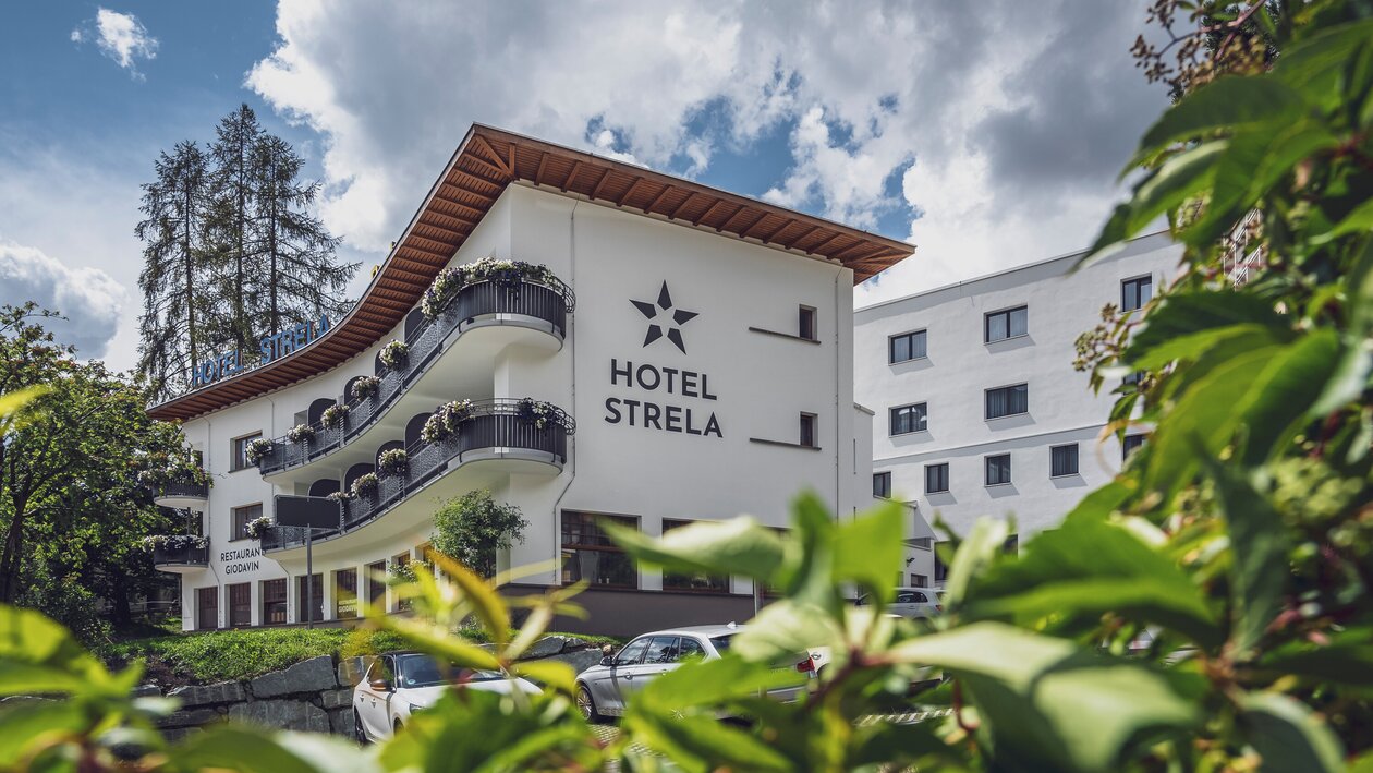 Sommeraussenansicht vom Hotel Strela | © Davos Klosters Mountains